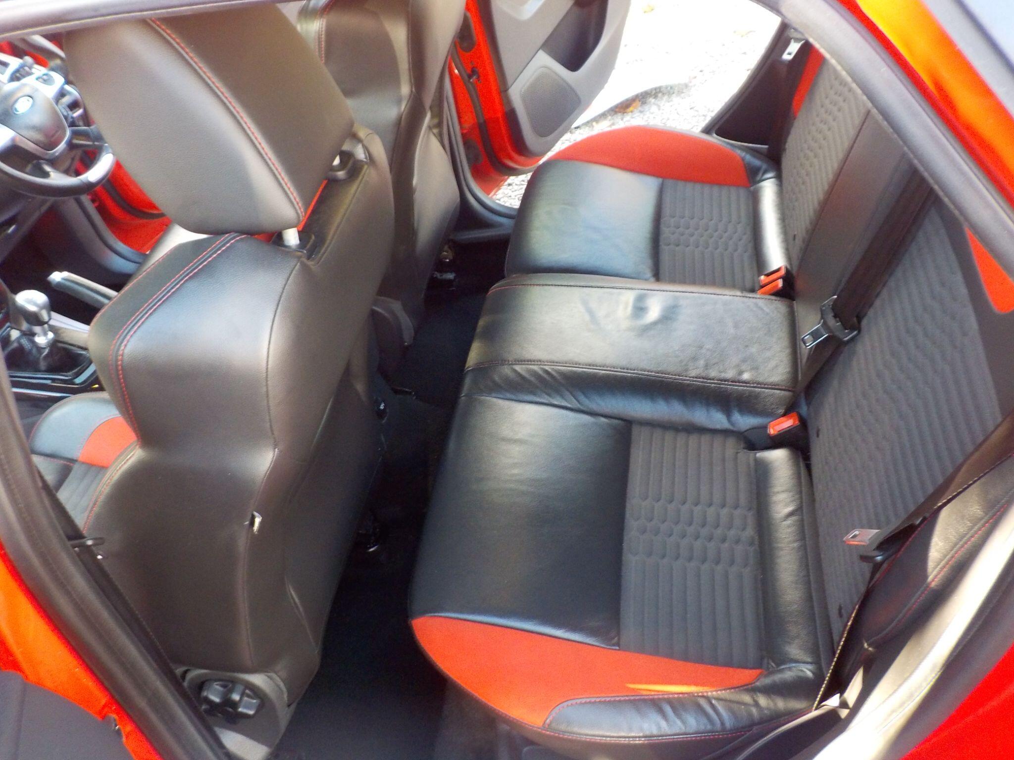 Ford Focus 2.0T EcoBoost ST-2 Euro 5 (s/s) 5dr