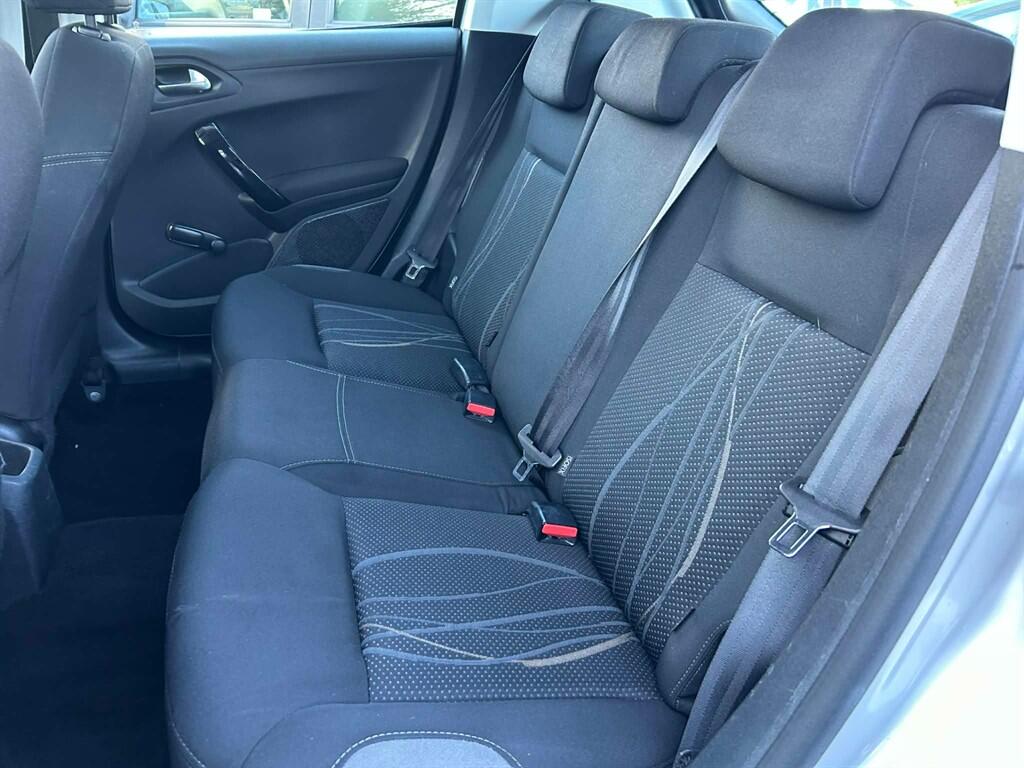 Peugeot 208 view 17