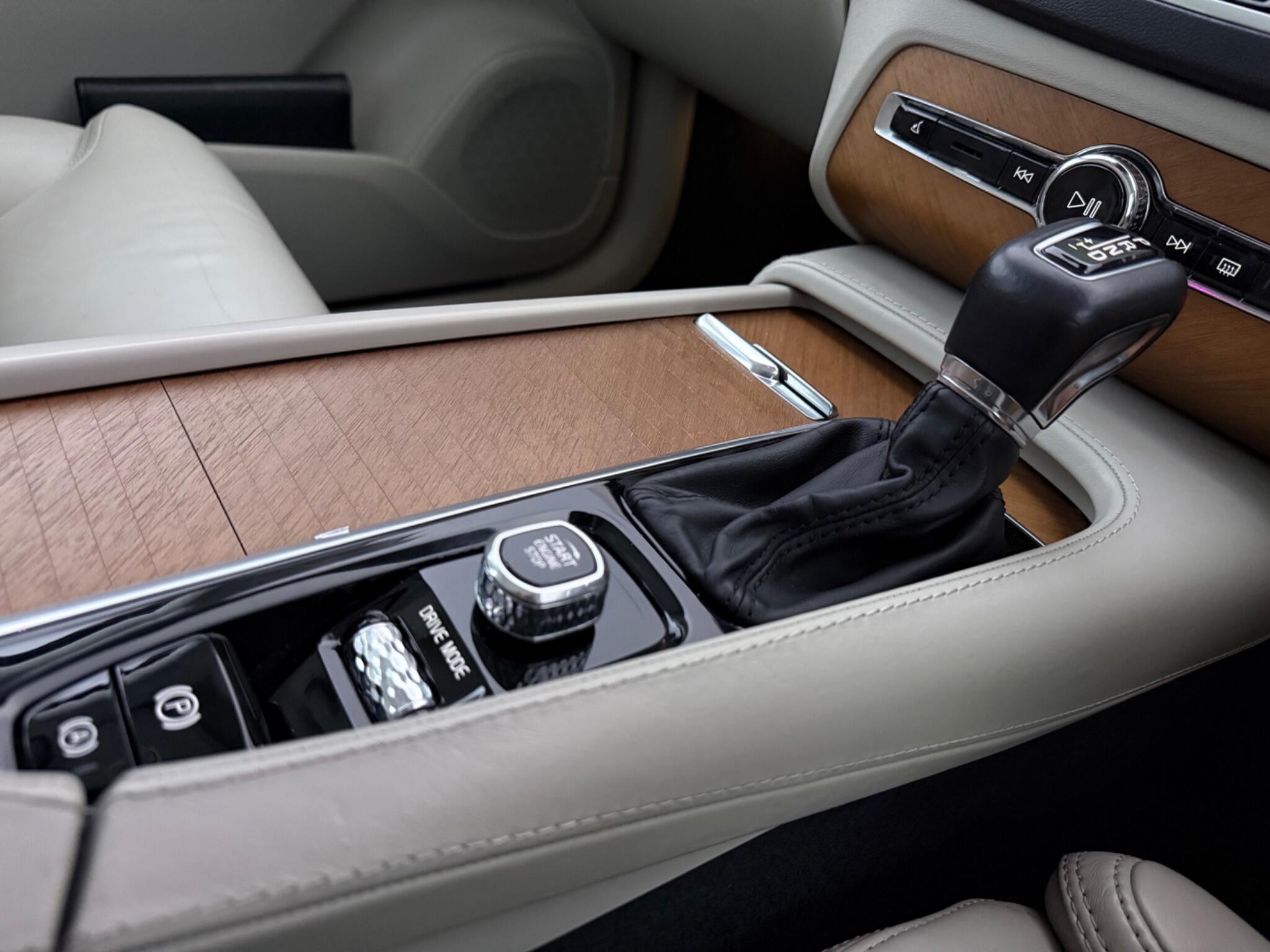 Volvo XC90 view 24
