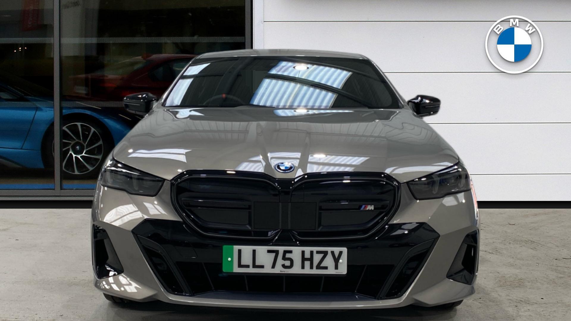 BMW i5 view 16