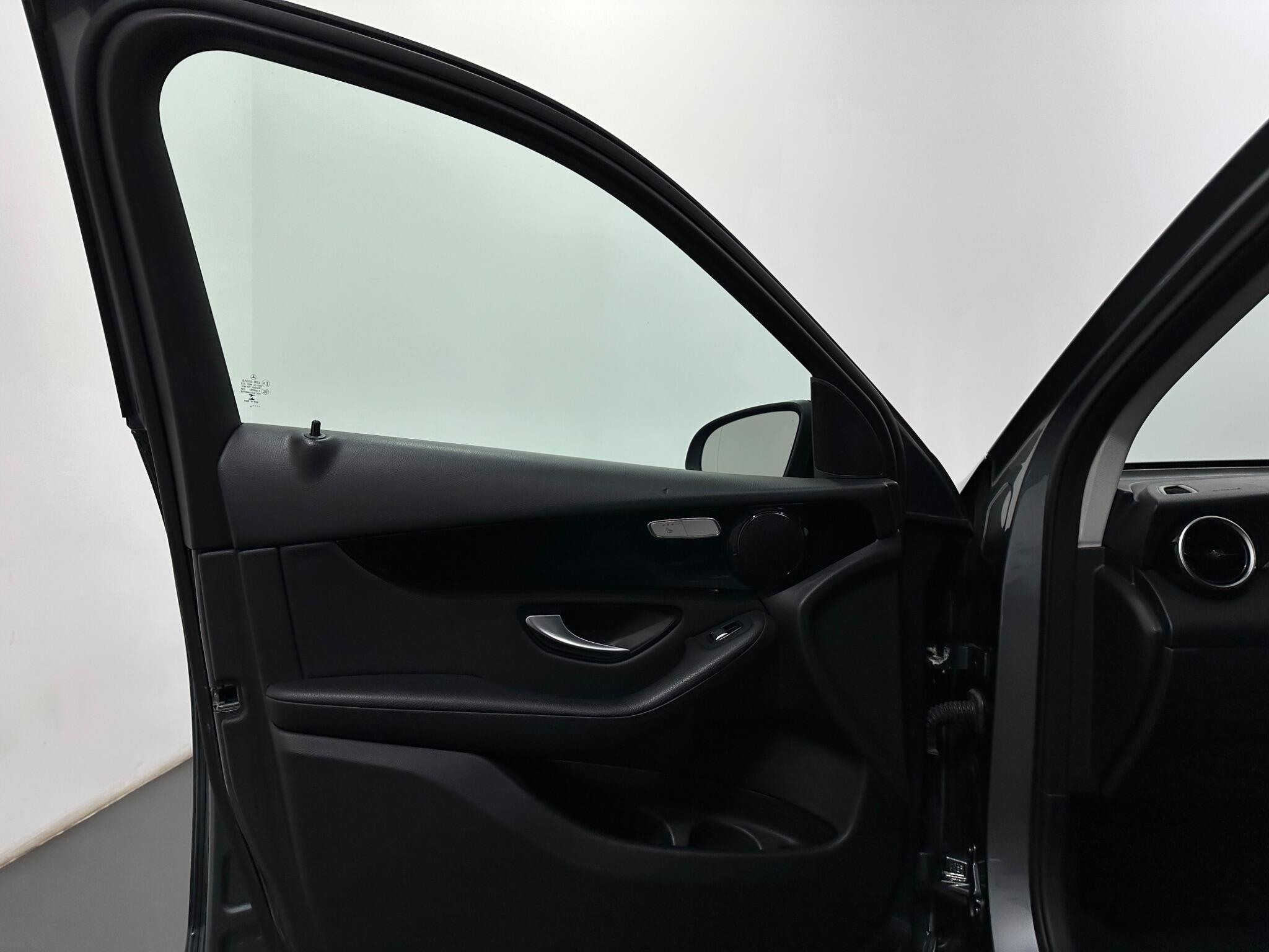 Mercedes-Benz GLC view 37