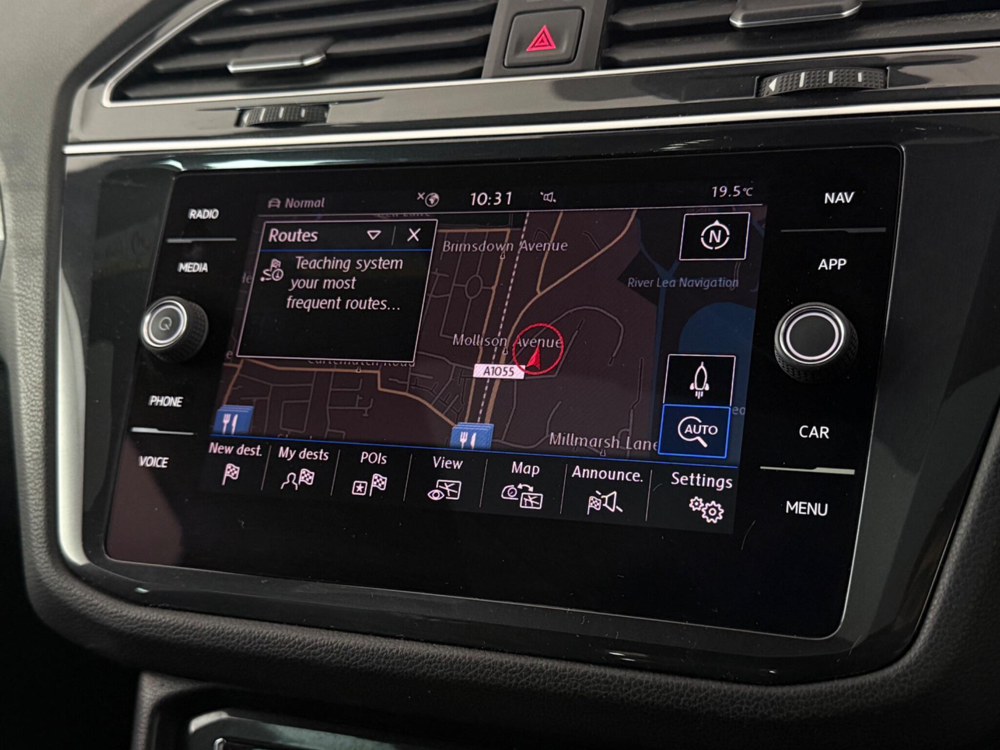 Volkswagen Tiguan view 24