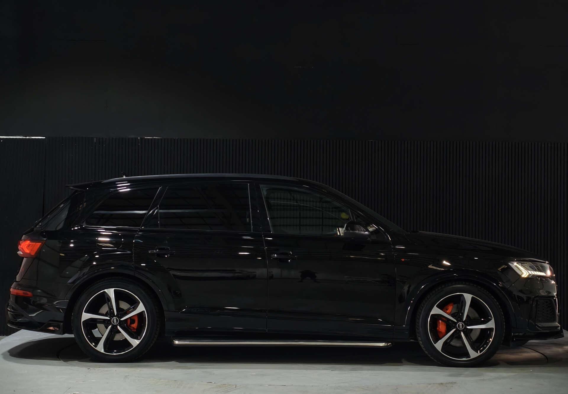 Audi Q7 view 16
