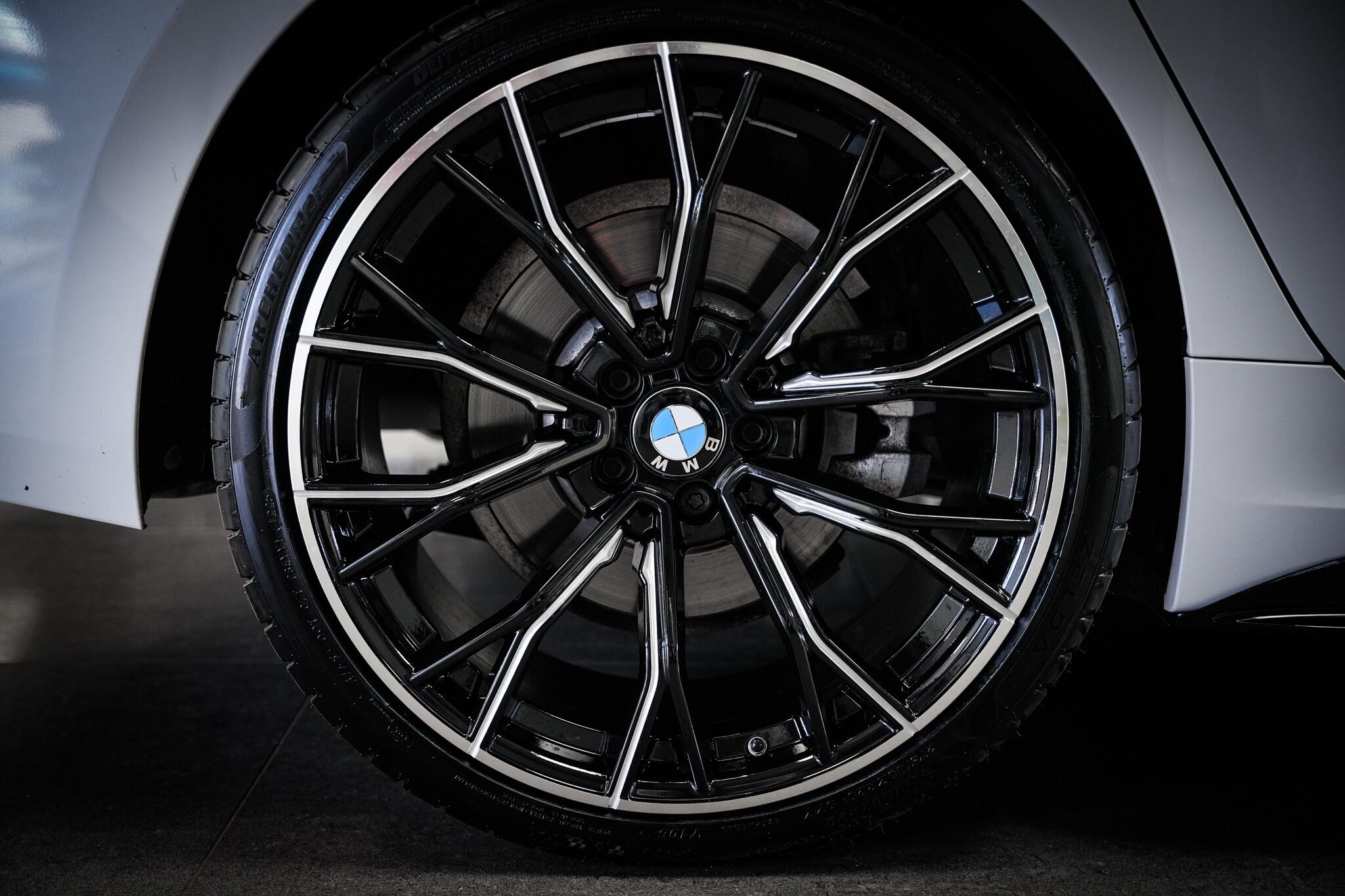 BMW 3 Series view 27