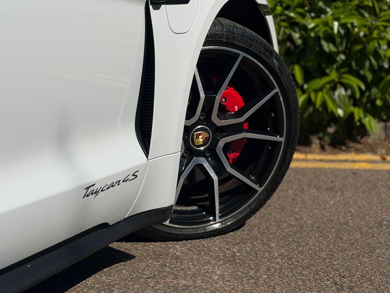Porsche Taycan view 86