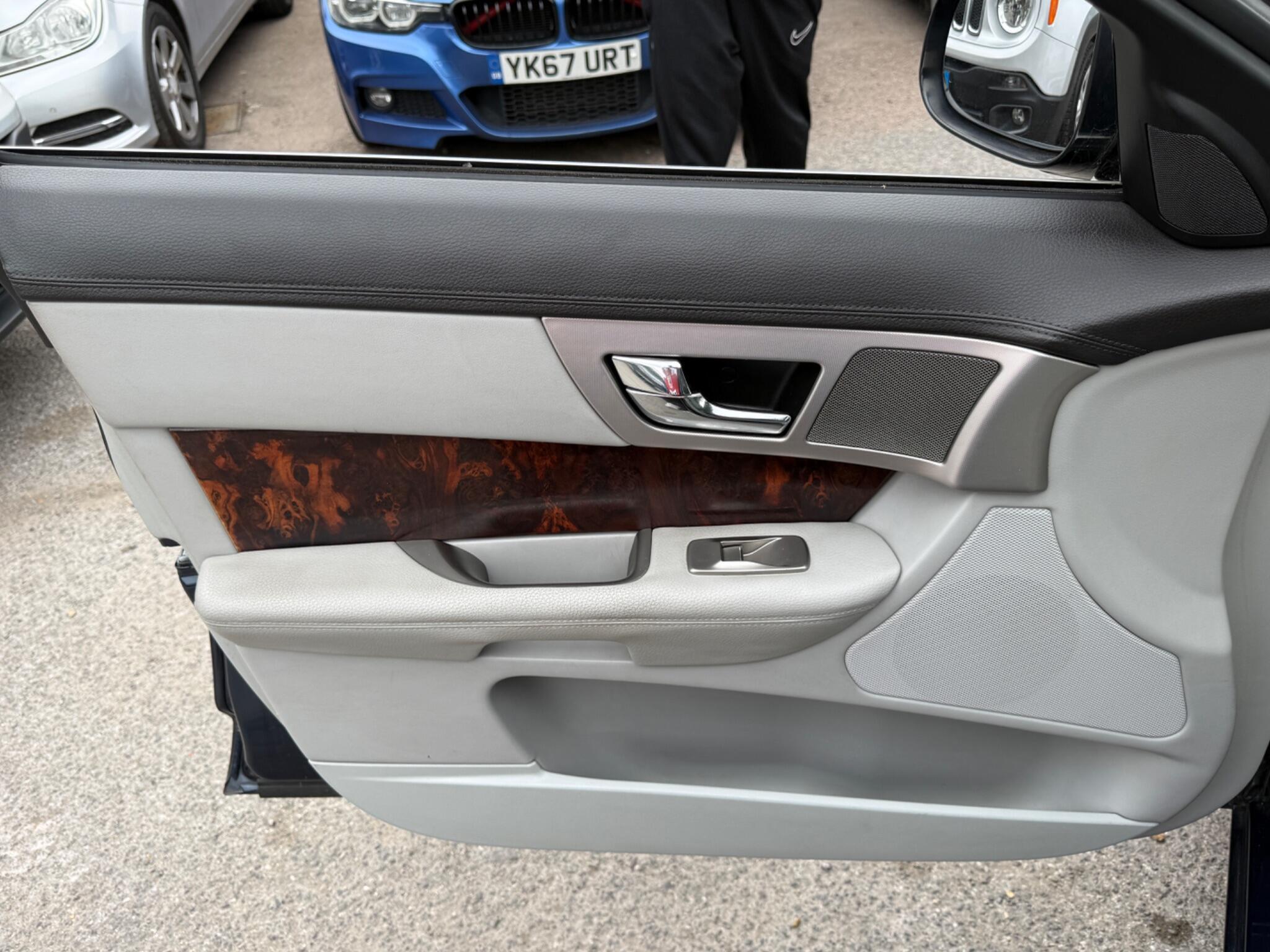 Jaguar XF - Image 45