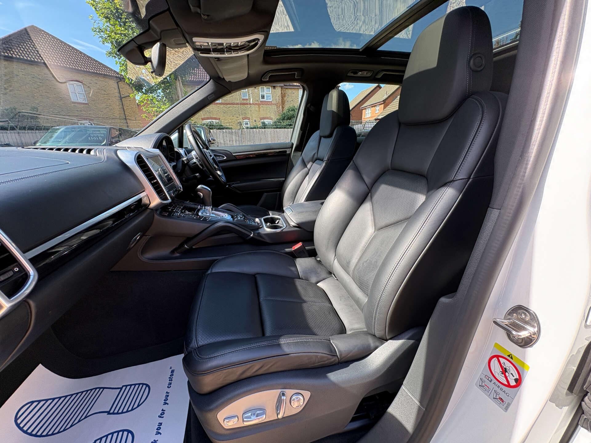 Porsche Cayenne view 32