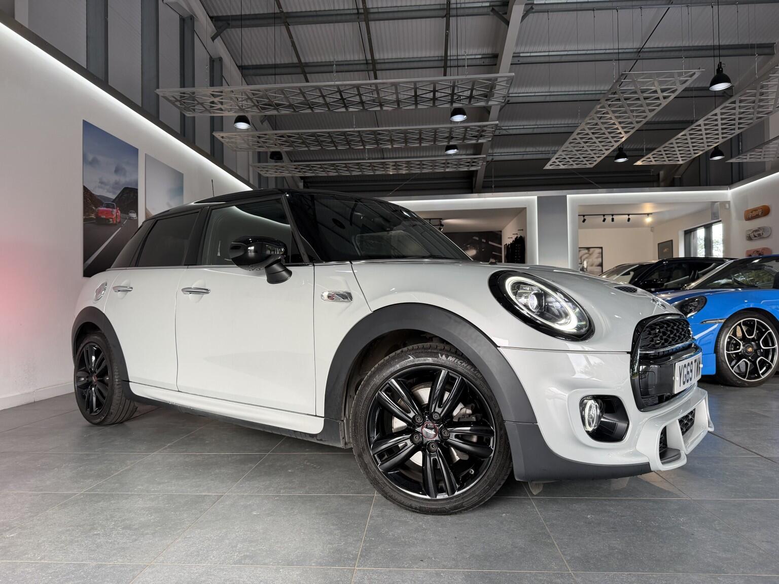 Mini Cooper view 3