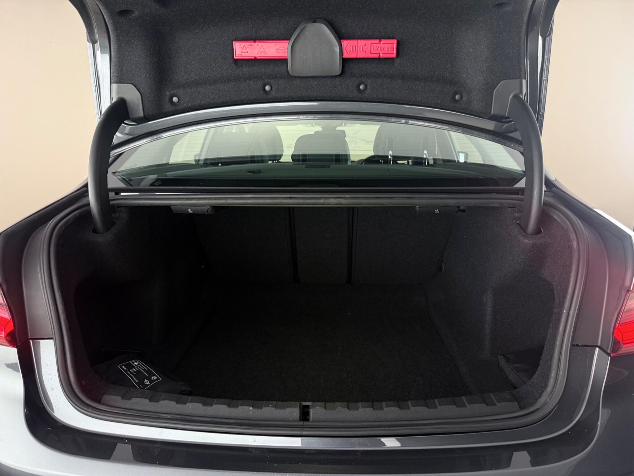 BMW 3 Series view 10