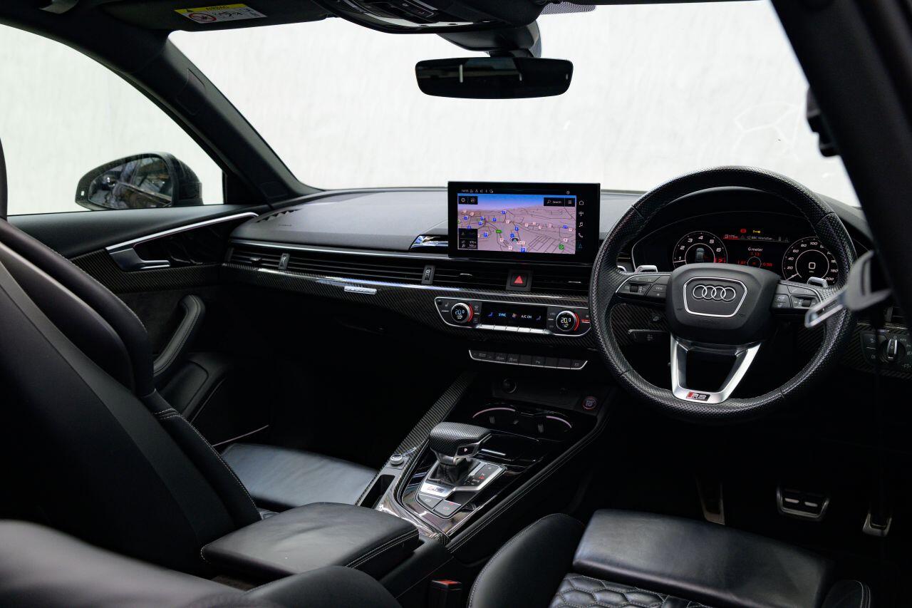 Audi RS4 view 3