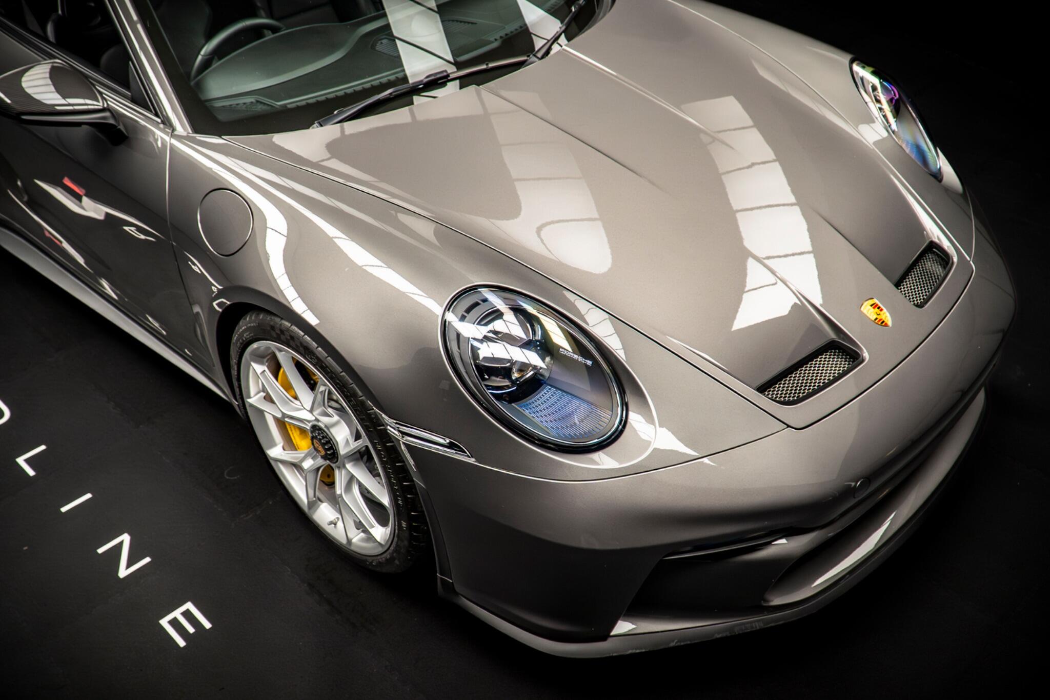 Porsche 911 view 11