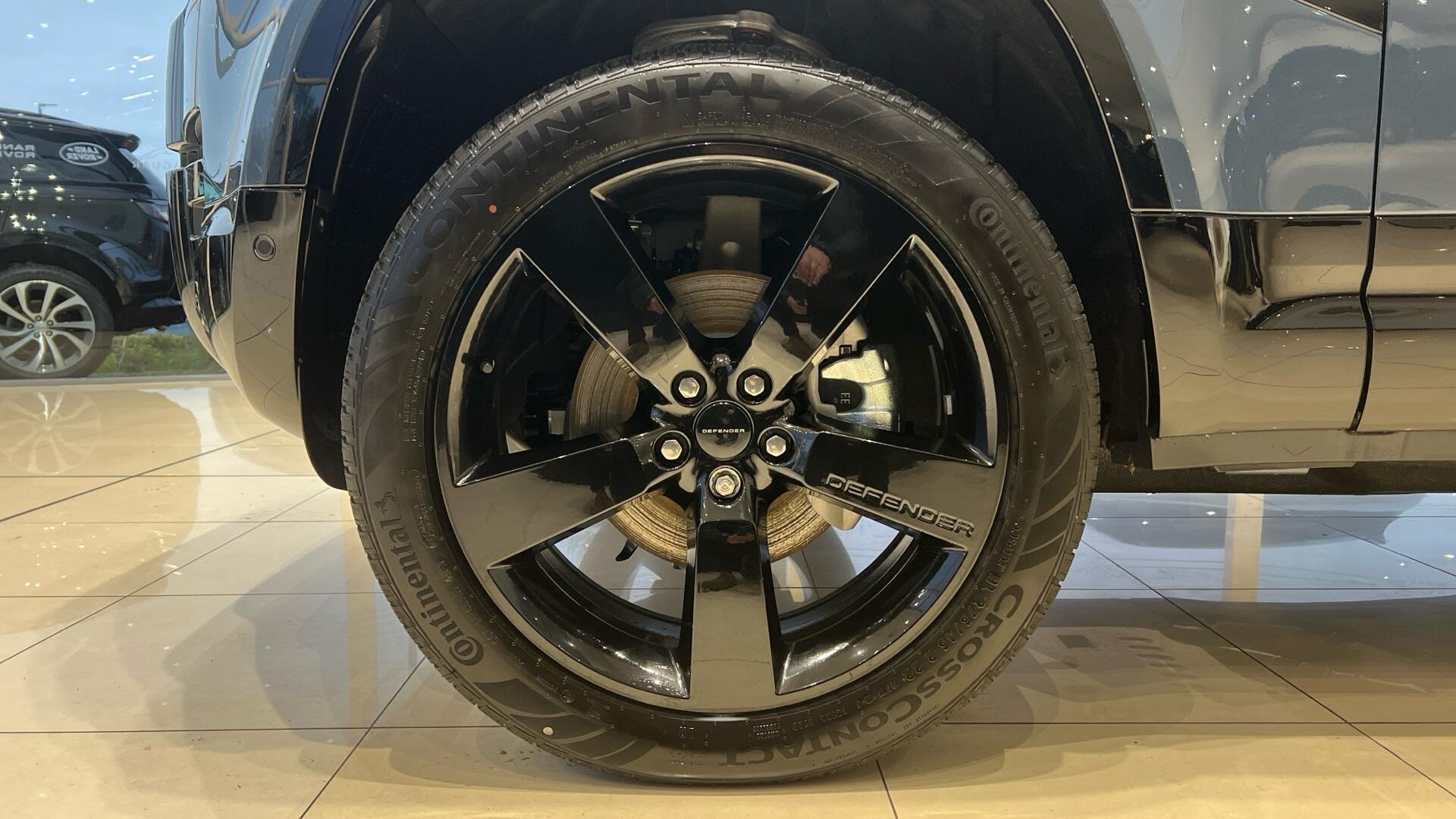 Land Rover Defender view 17