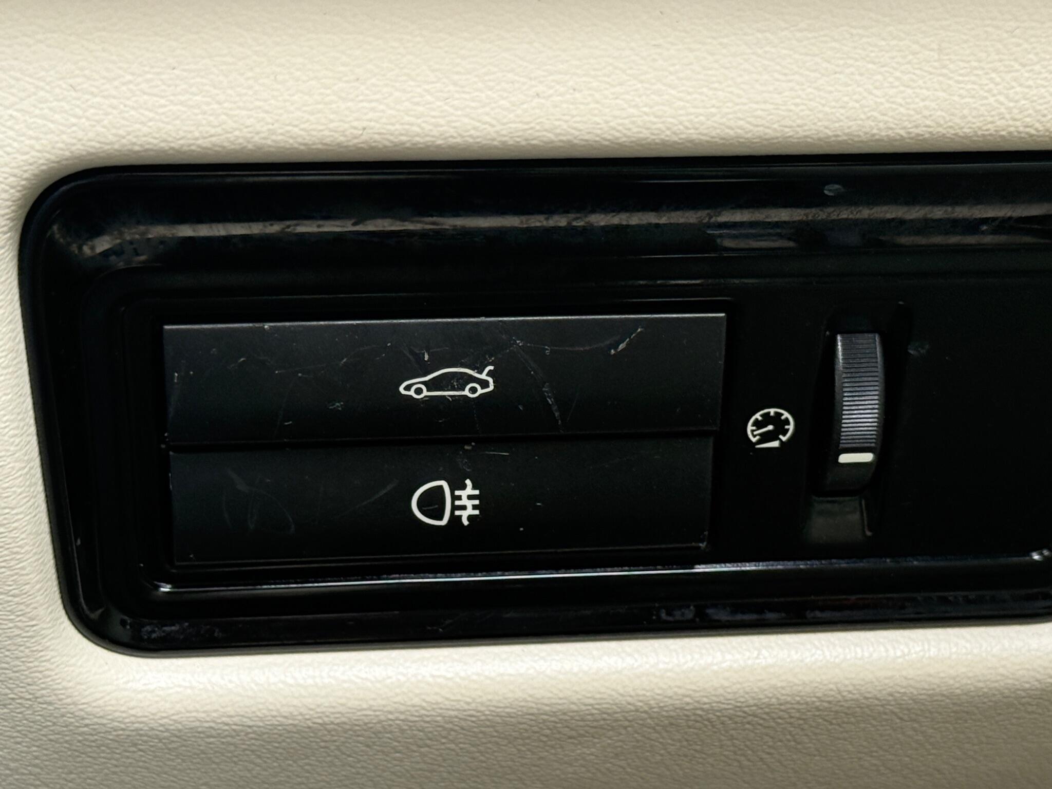 Jaguar XJ - Image 86