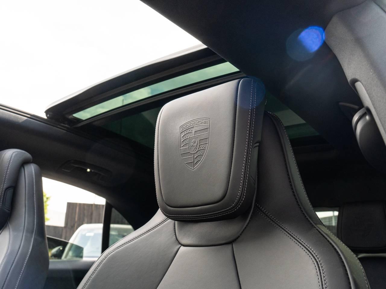 Porsche Macan view 23