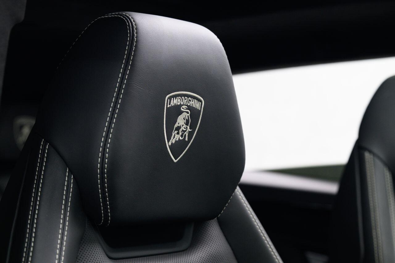 Lamborghini Urus view 46