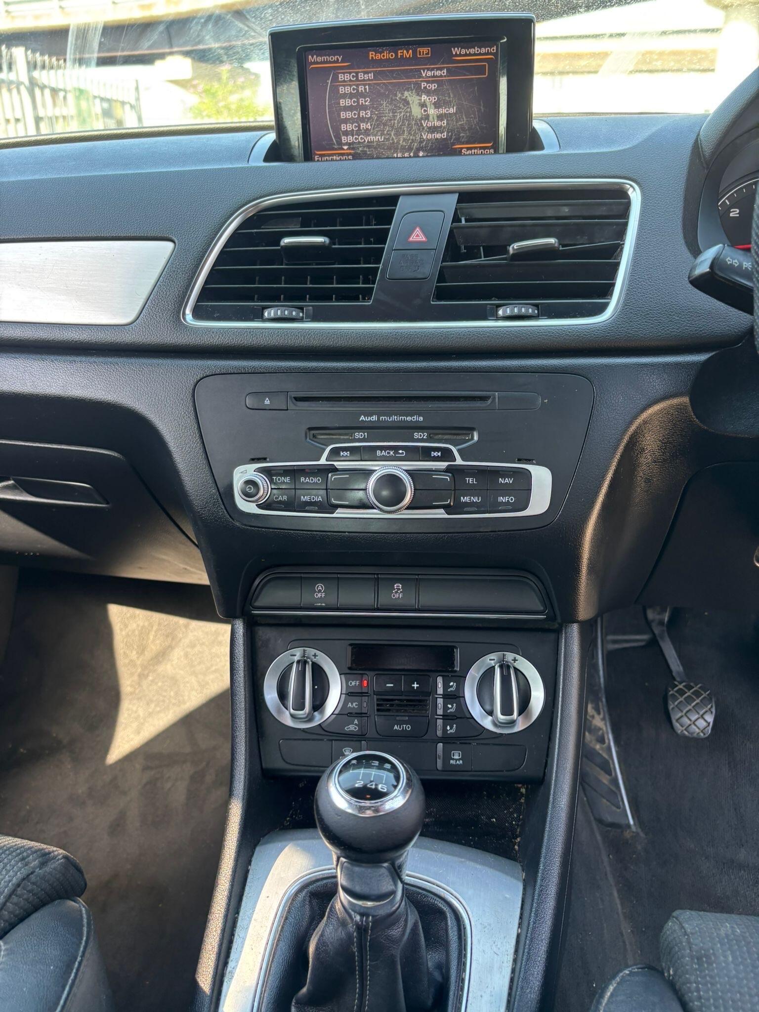 Audi Q3 view 45