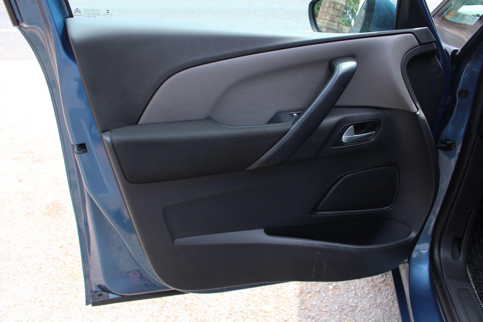 Citroen Grand C4 Picasso view 18
