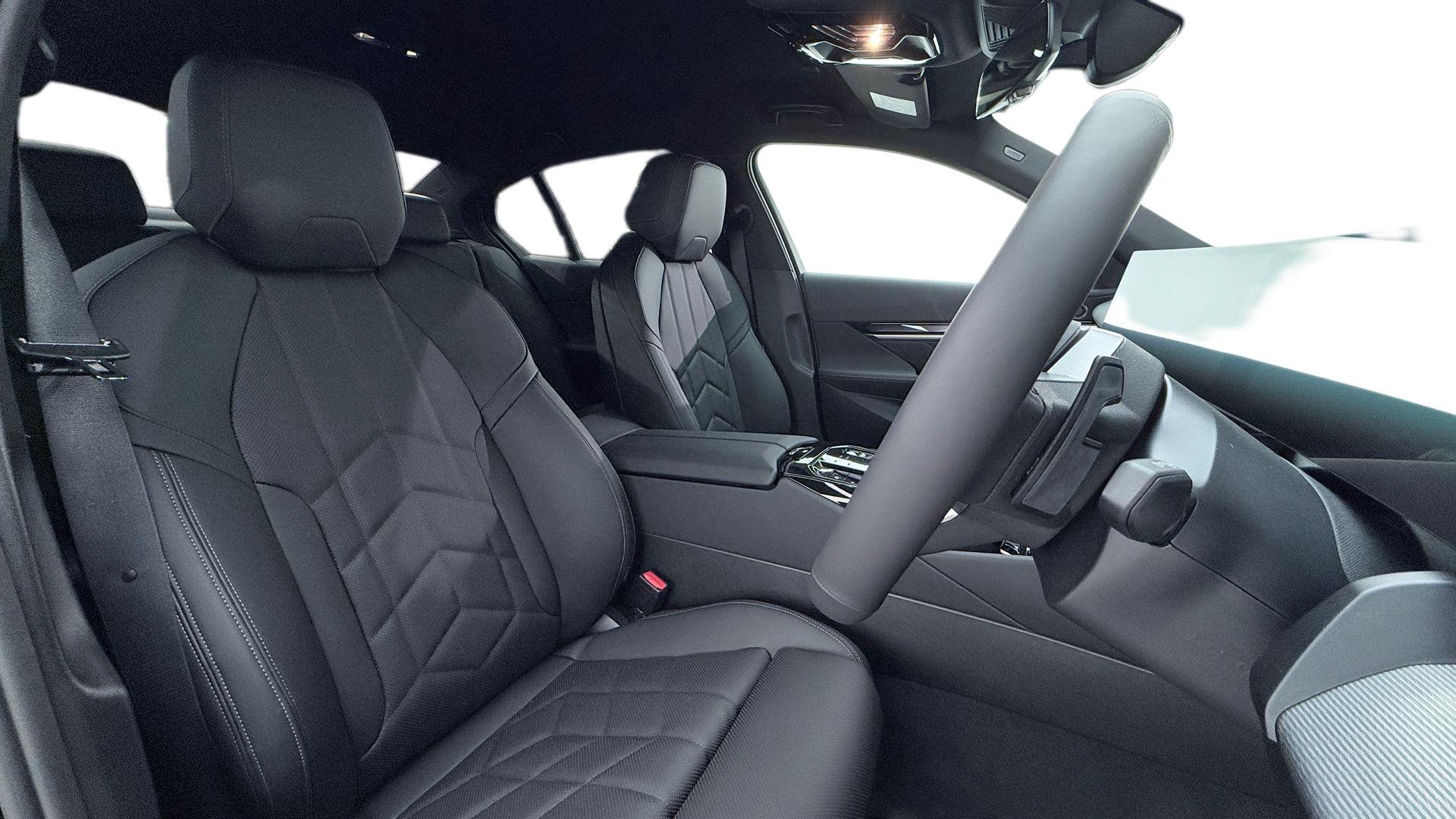 BMW 5 Series view 11