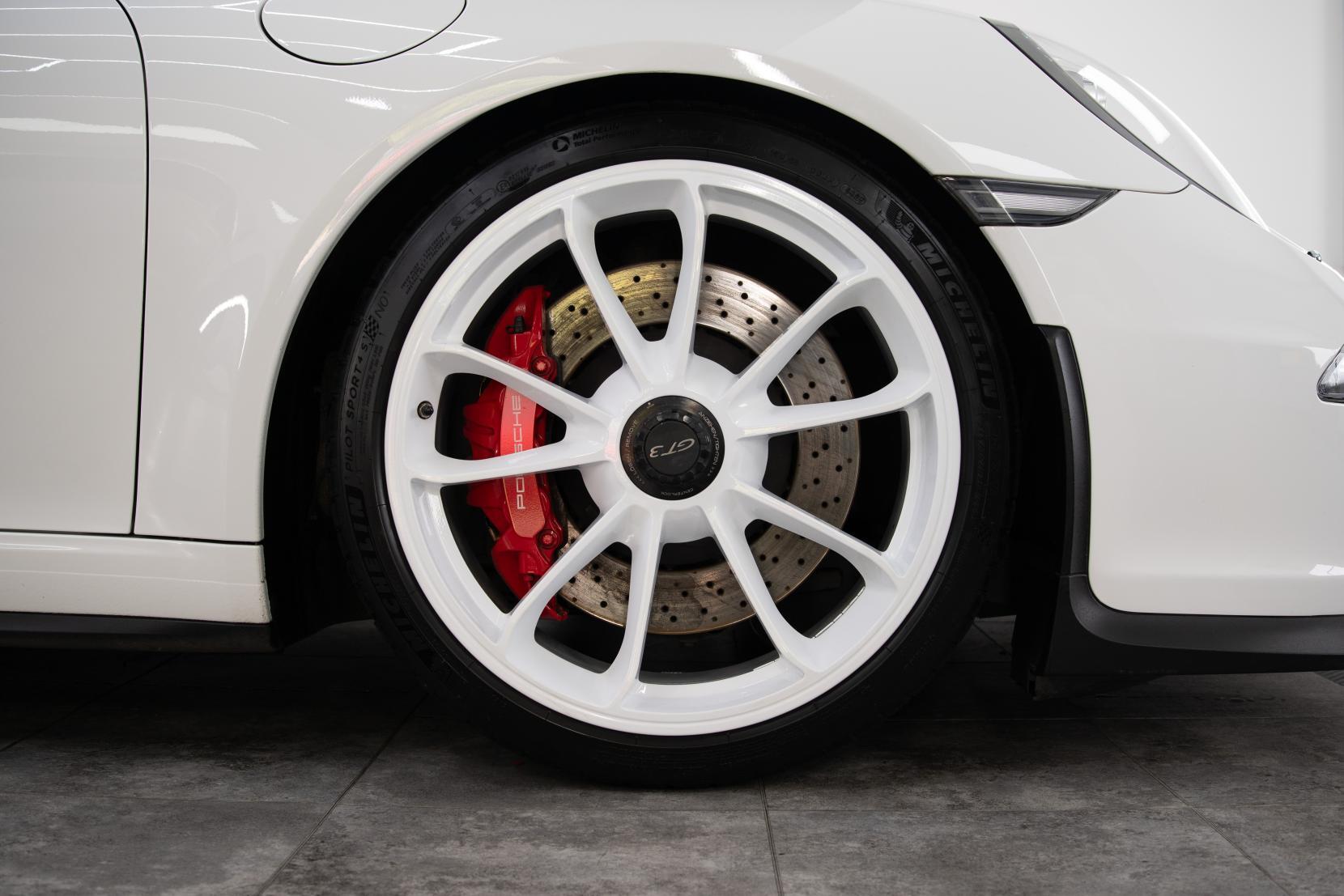 Porsche 911 view 6