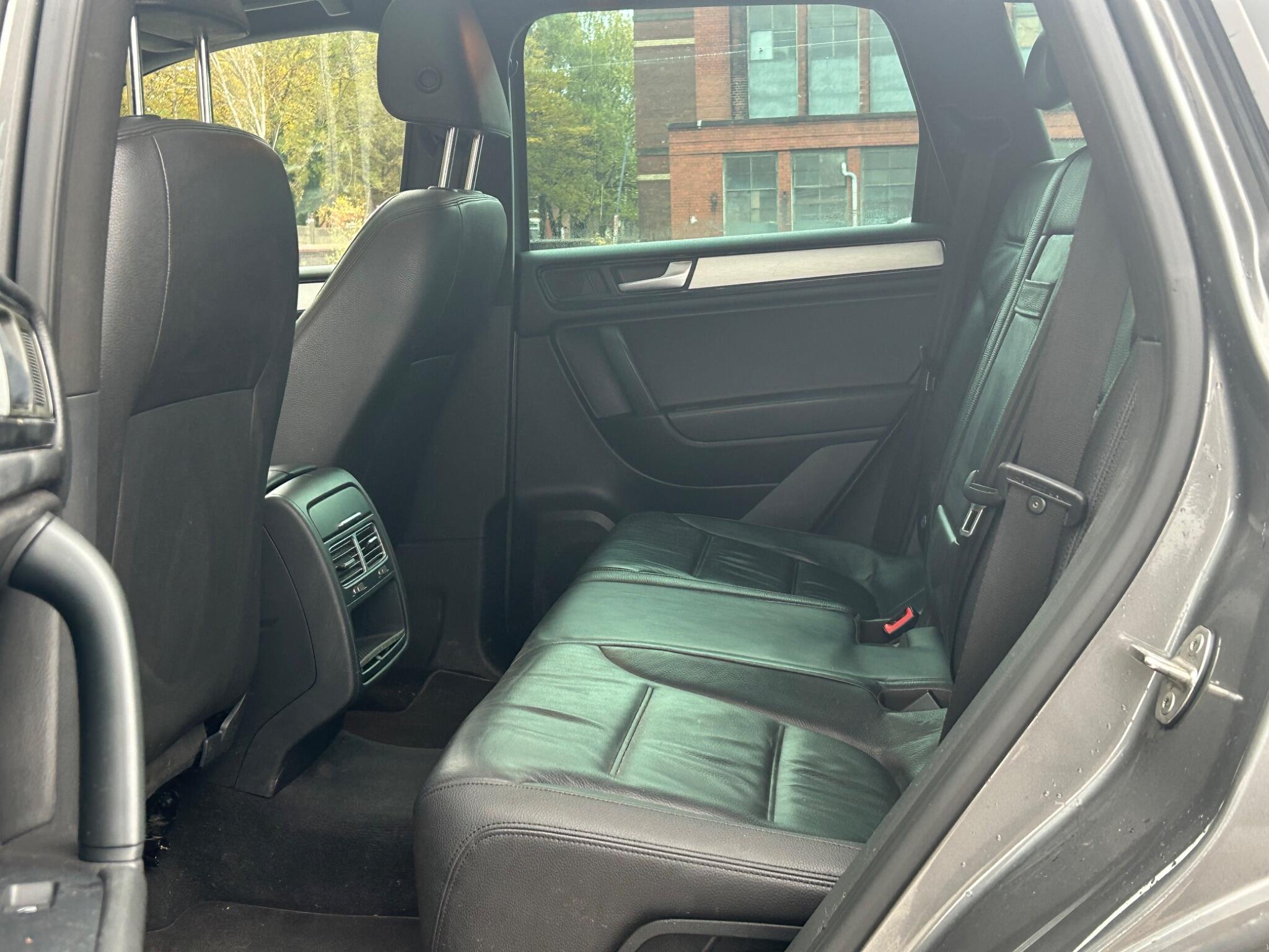 Volkswagen Touareg view 22