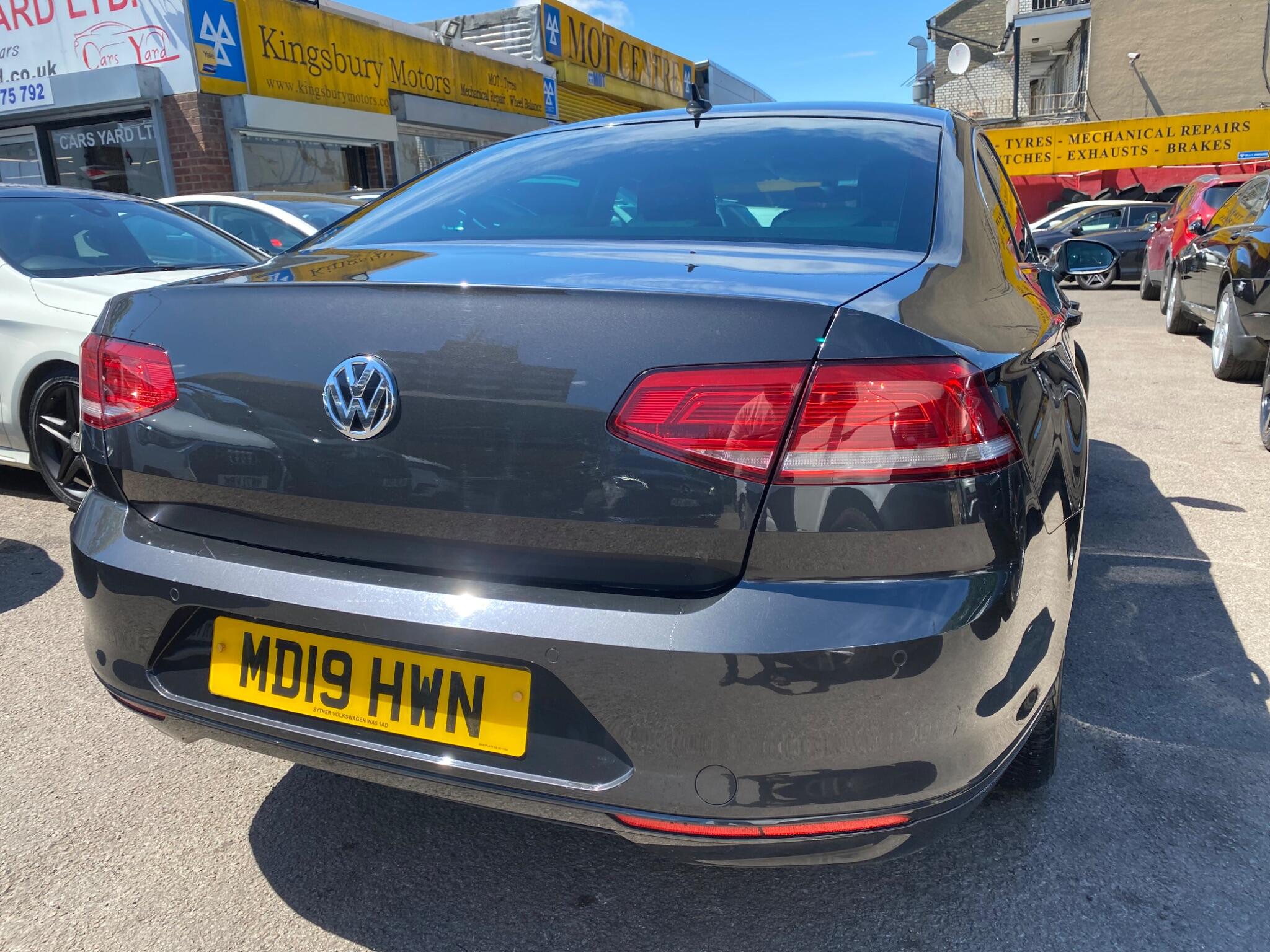 Volkswagen Passat view 13