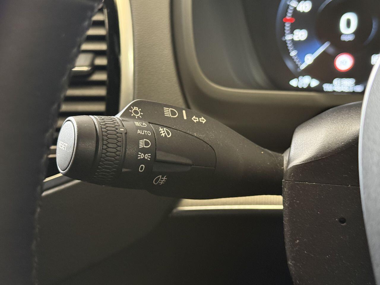 Volvo XC90 view 39