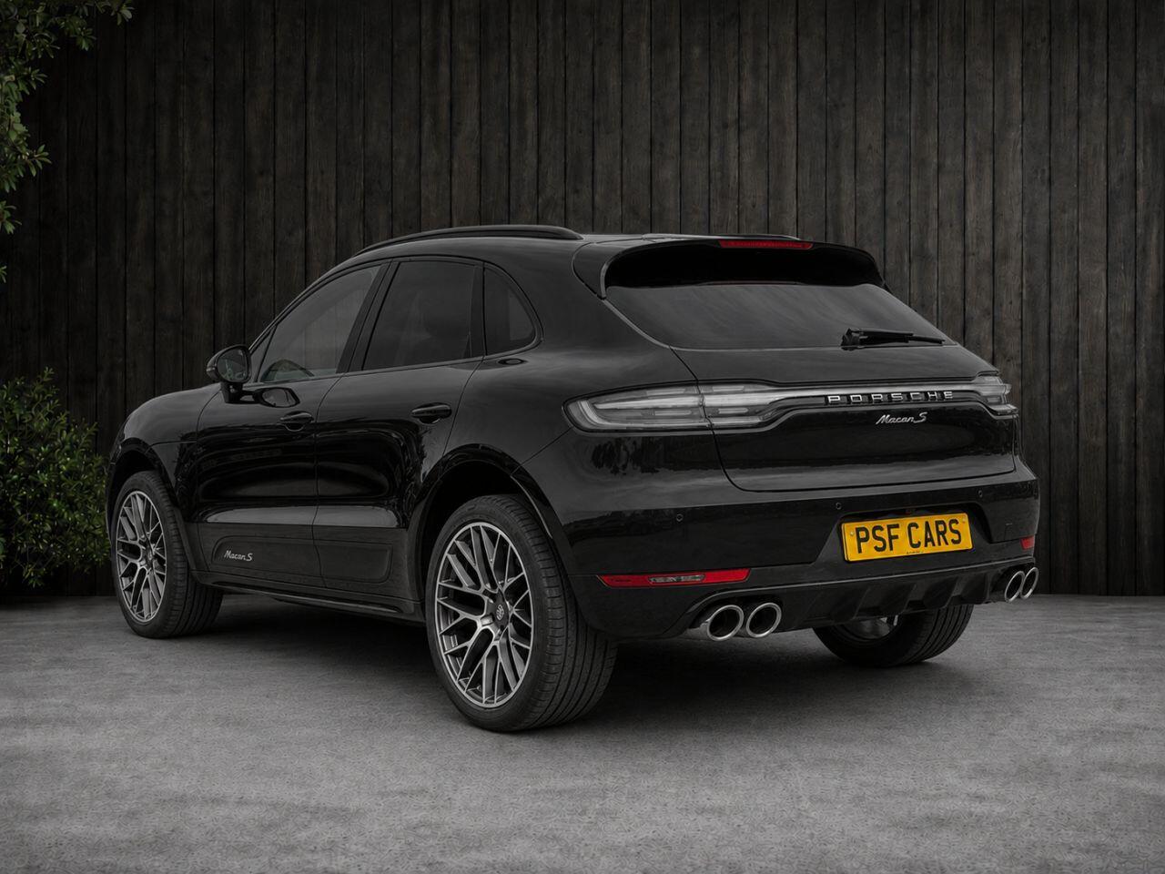 Porsche Macan view 3