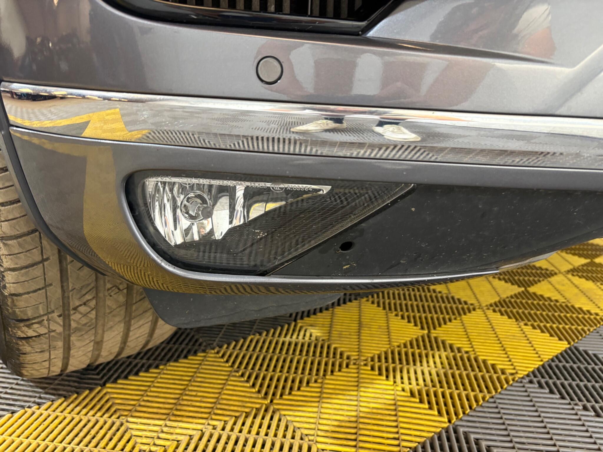 Volkswagen Touareg view 21