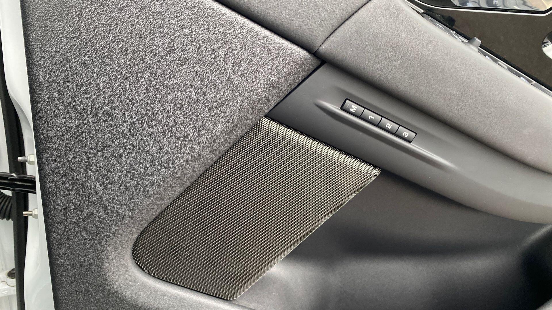 Land Rover Range Rover Evoque view 24