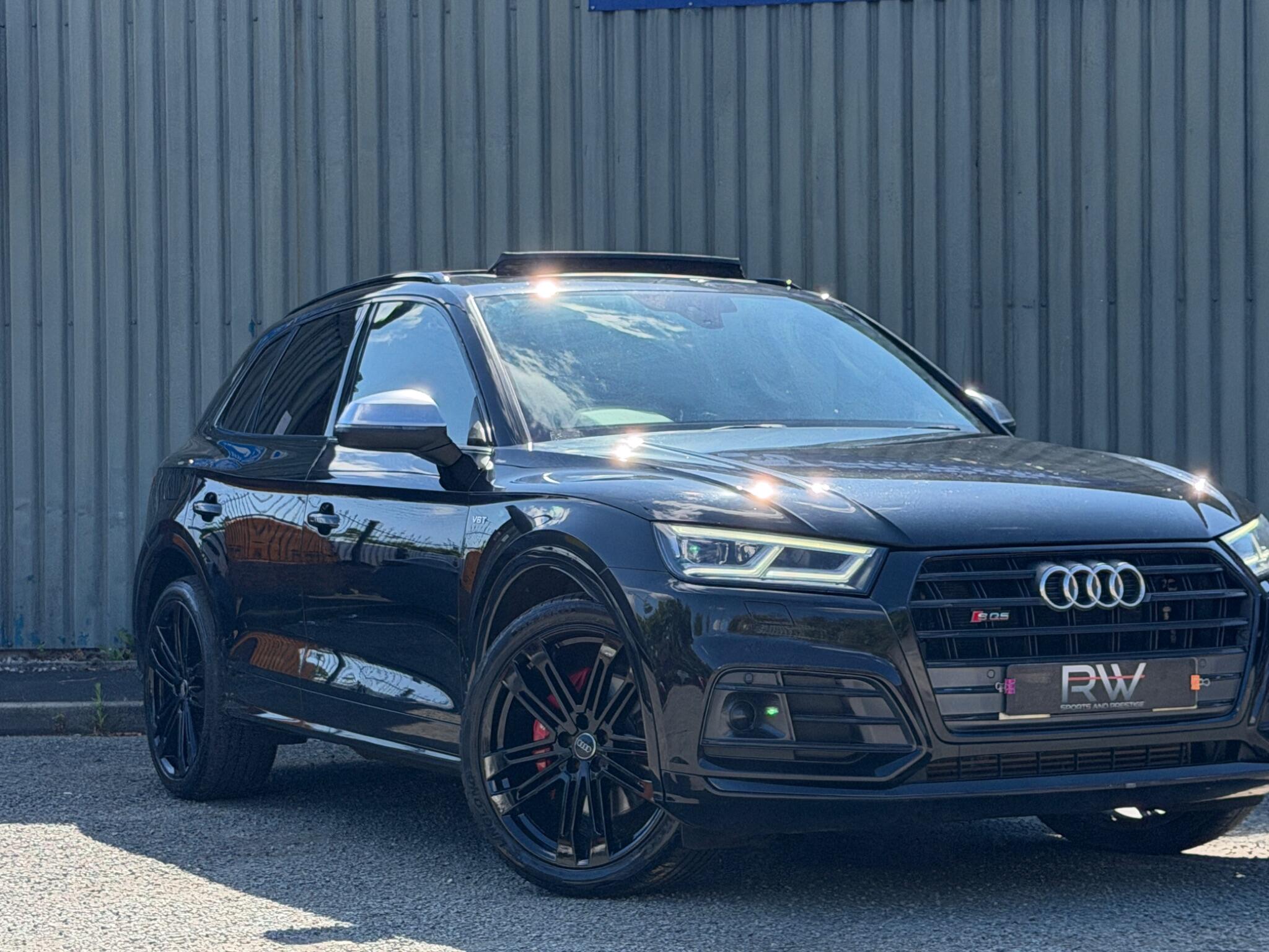 Audi SQ5 view 11
