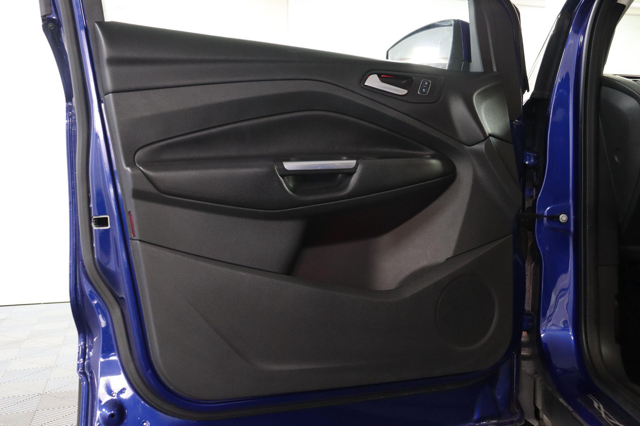 Ford Kuga view 44