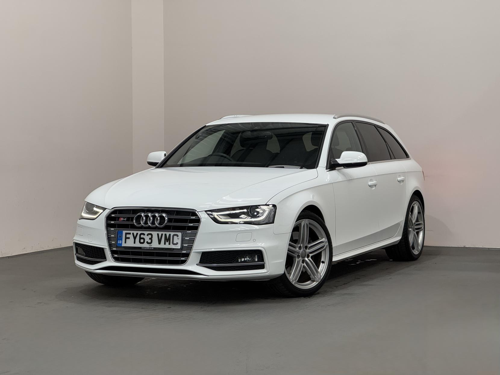 Audi S4 Avant view 5