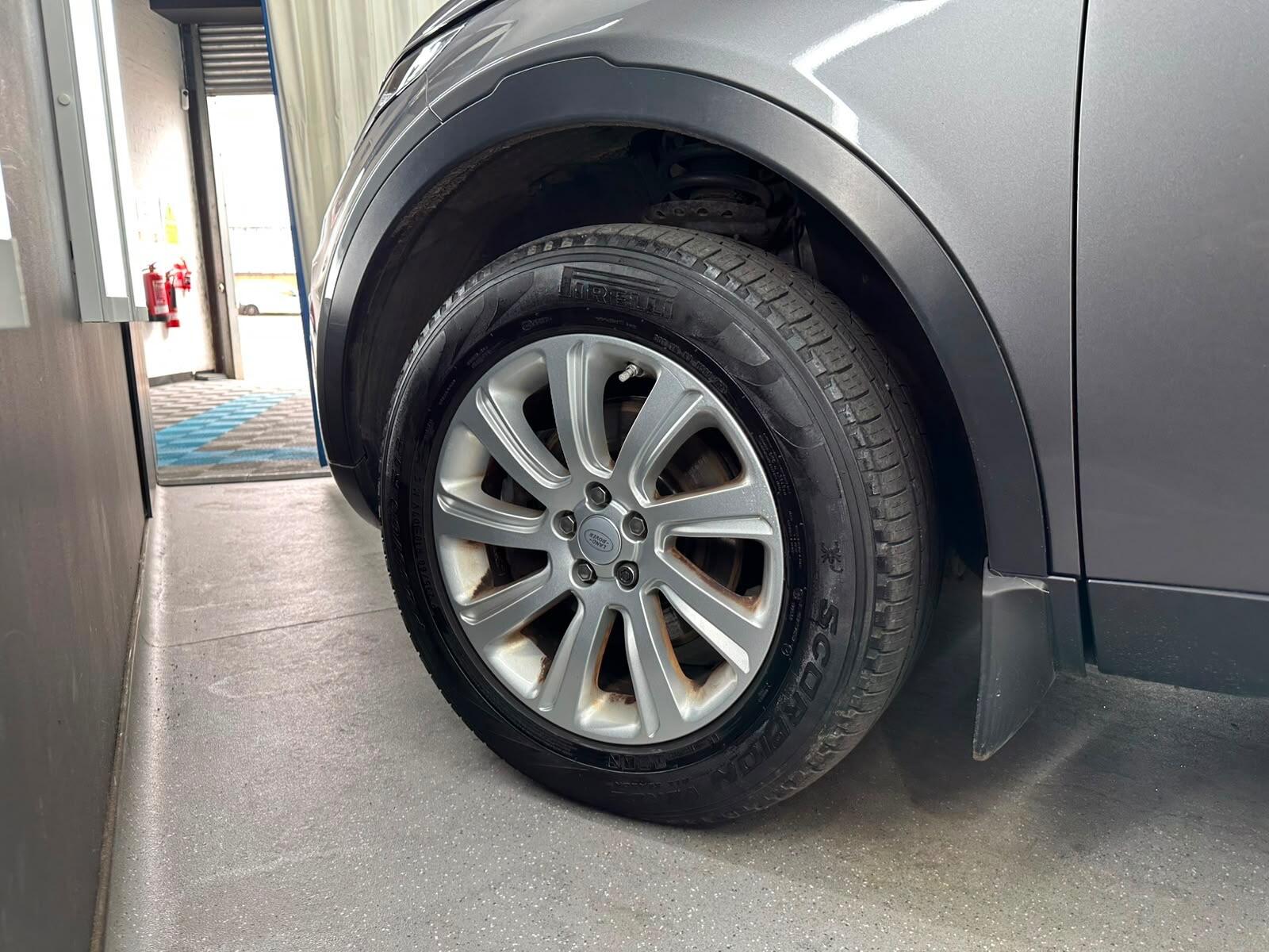 Land Rover Discovery Sport view 15