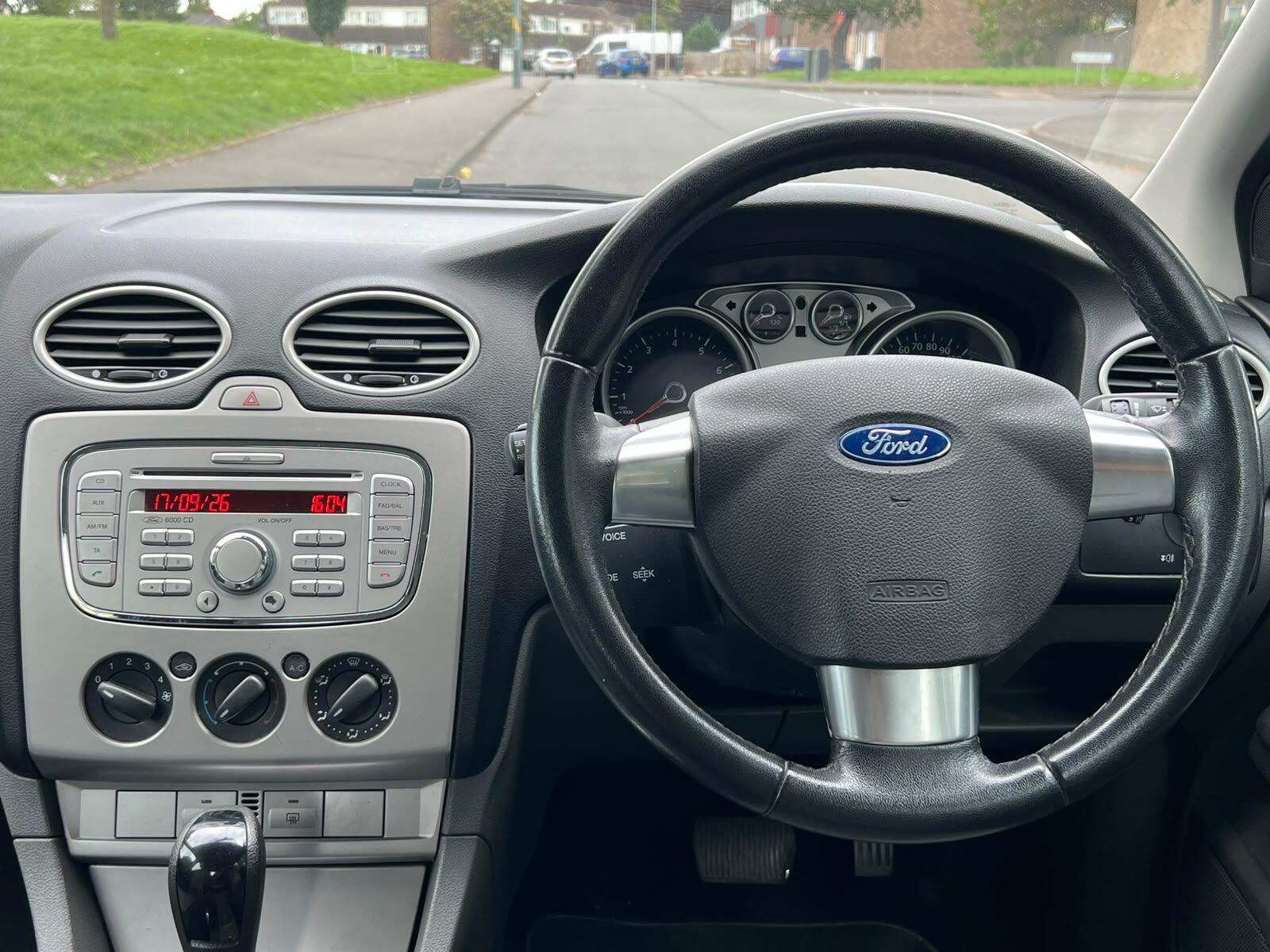 Ford Focus view 23