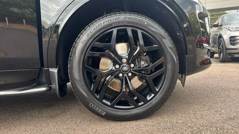 Land Rover Discovery Sport view 8