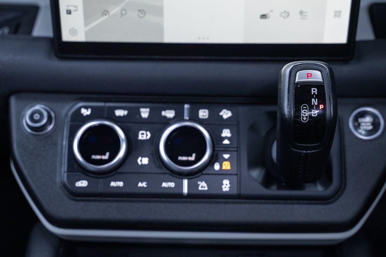 Land Rover Defender view 24