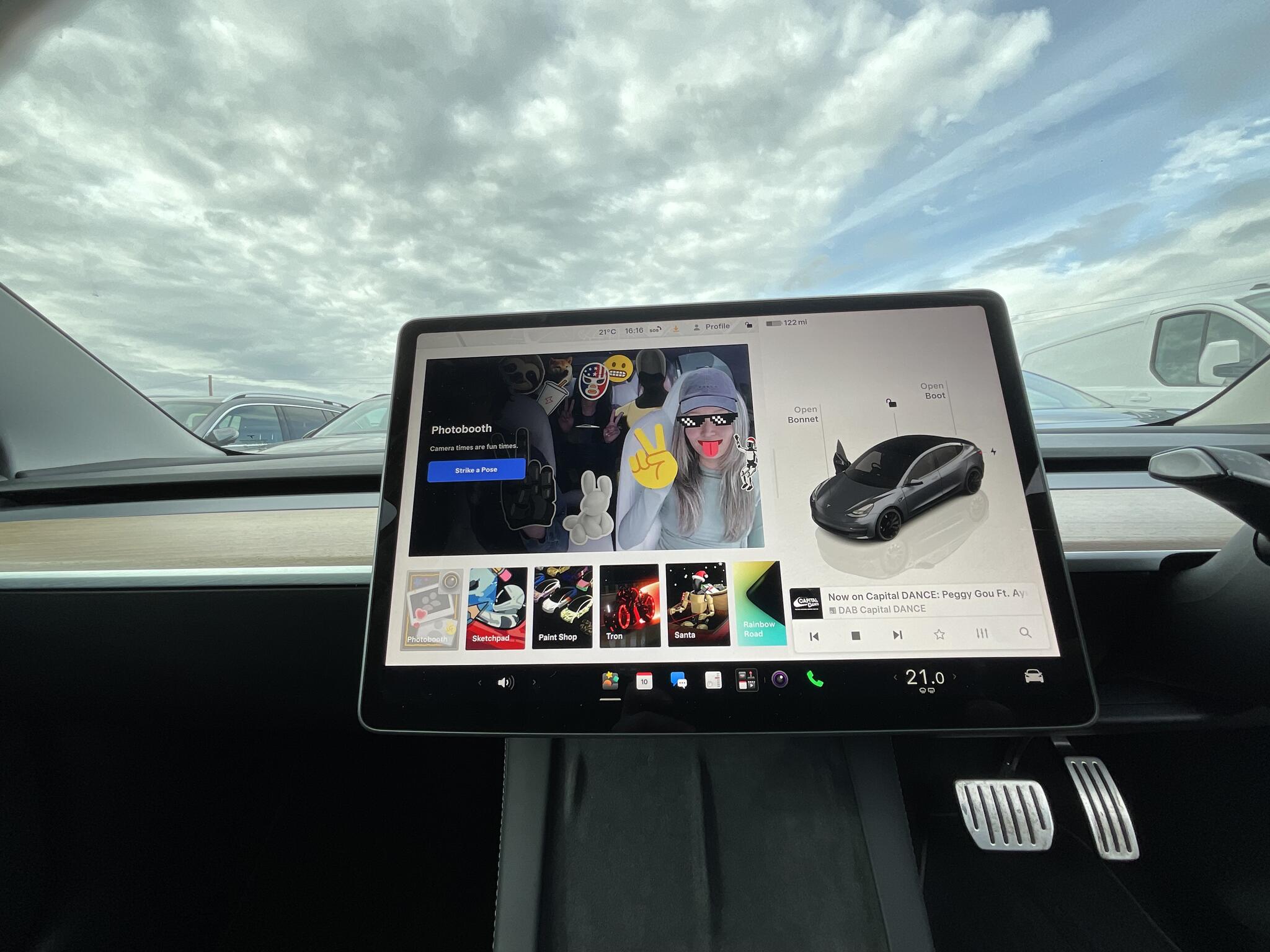 Tesla Model 3 view 34