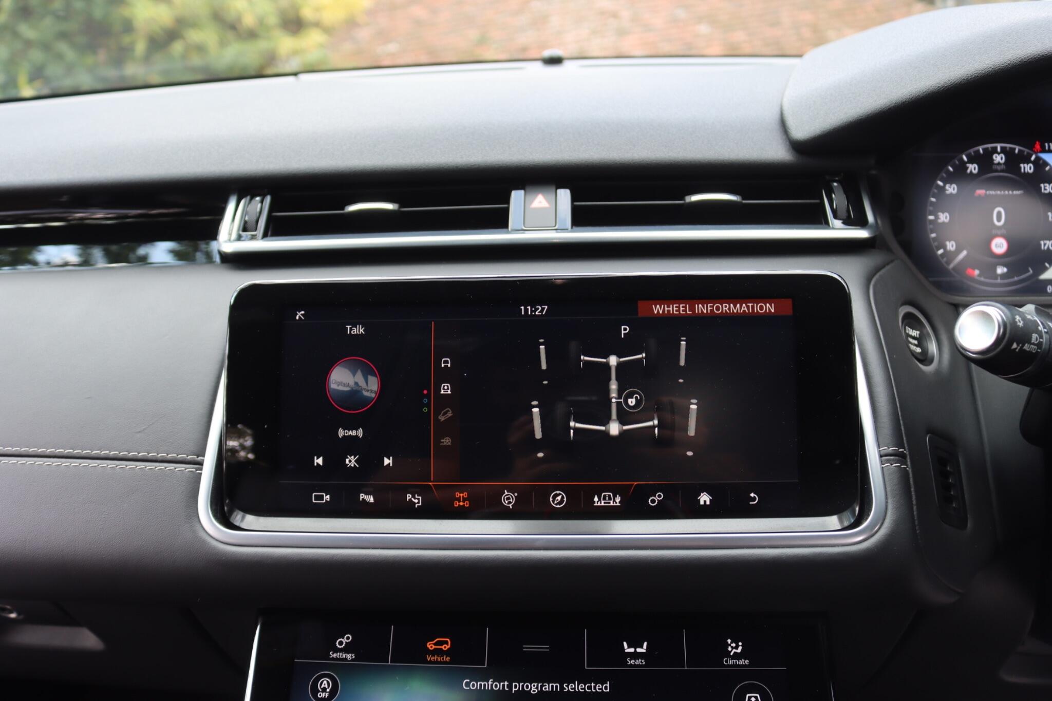Land Rover Range Rover Velar view 77