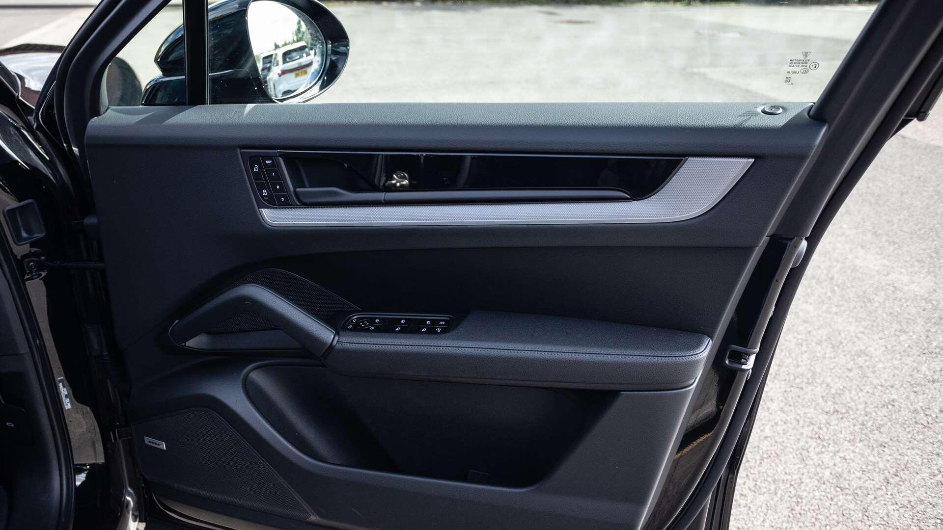 Porsche Cayenne view 30