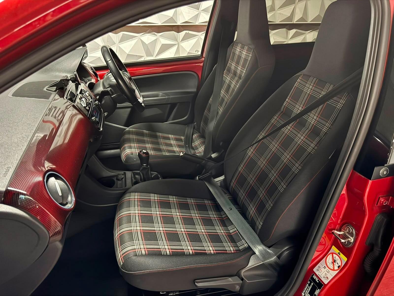 Volkswagen Up! view 18