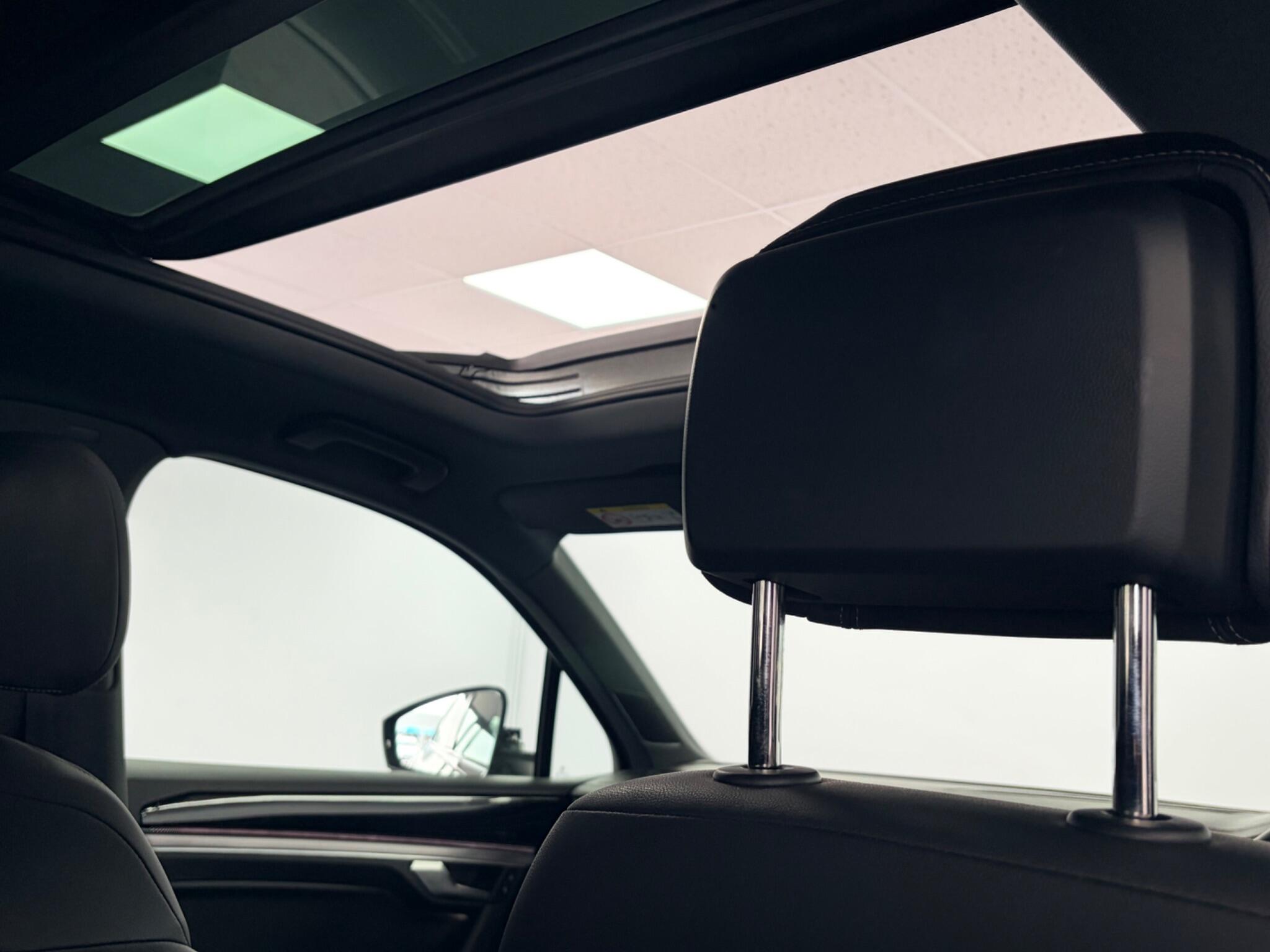 Volkswagen Touareg view 29