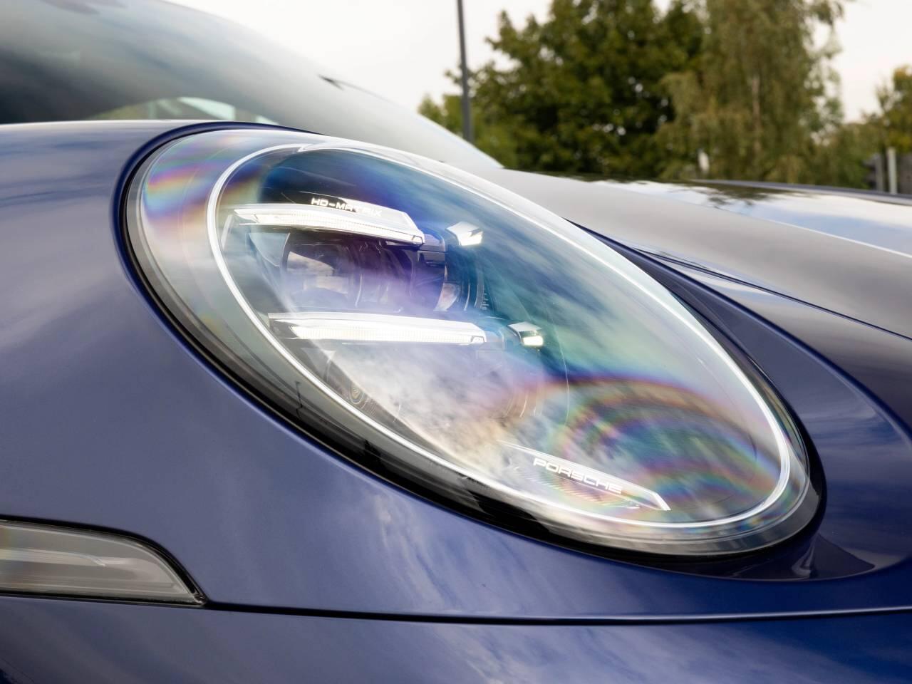 Porsche 911 view 34