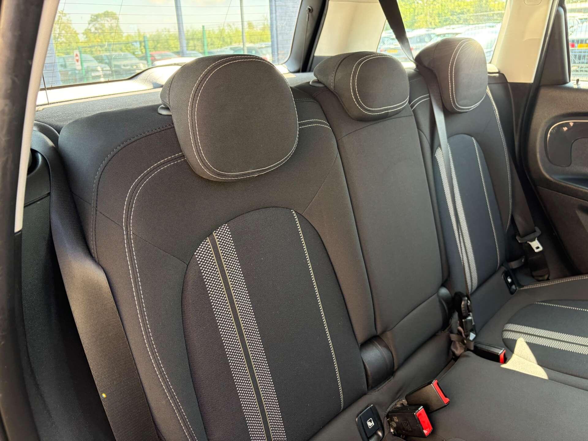 Mini Countryman view 29