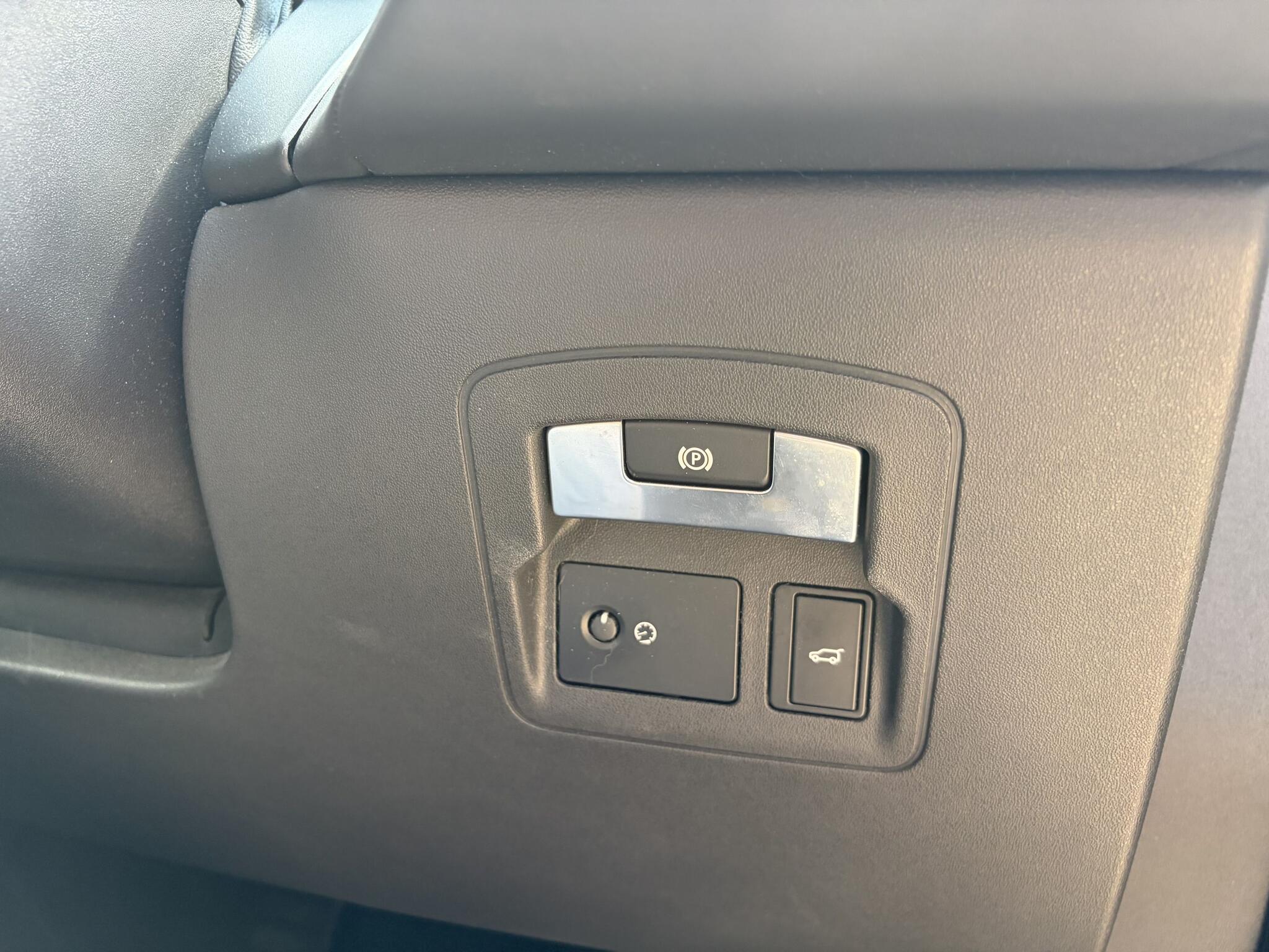 Land Rover Range Rover Velar view 24