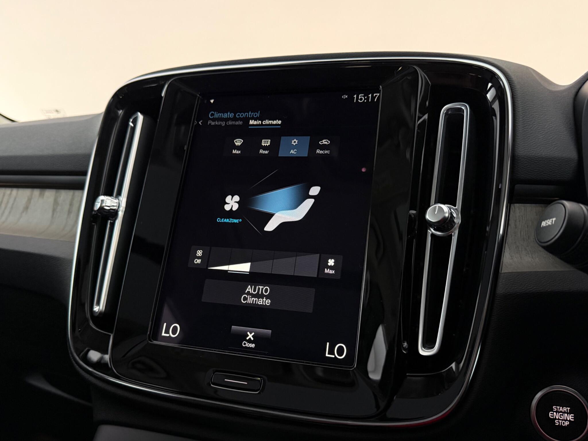 Volvo XC40 view 25