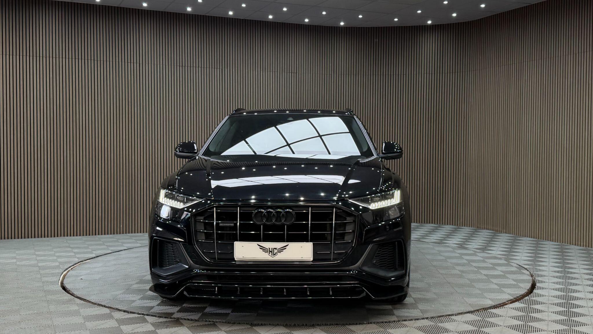 Audi Q8 view 56