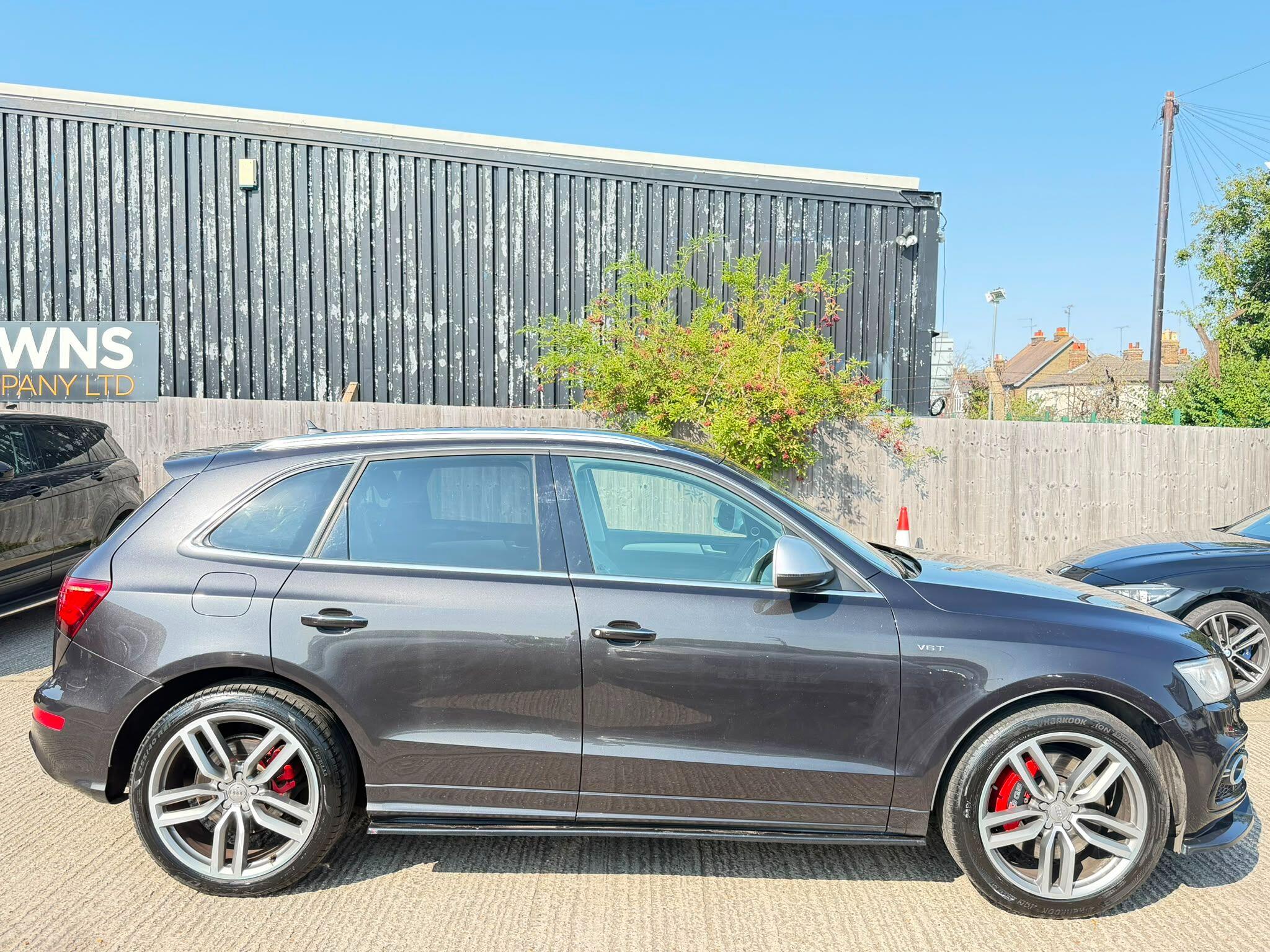 Audi SQ5 view 7