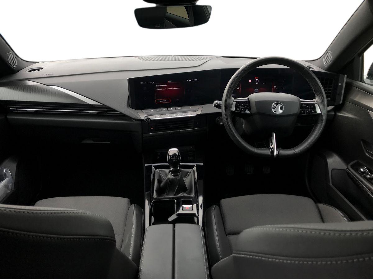 Vauxhall Astra view 4