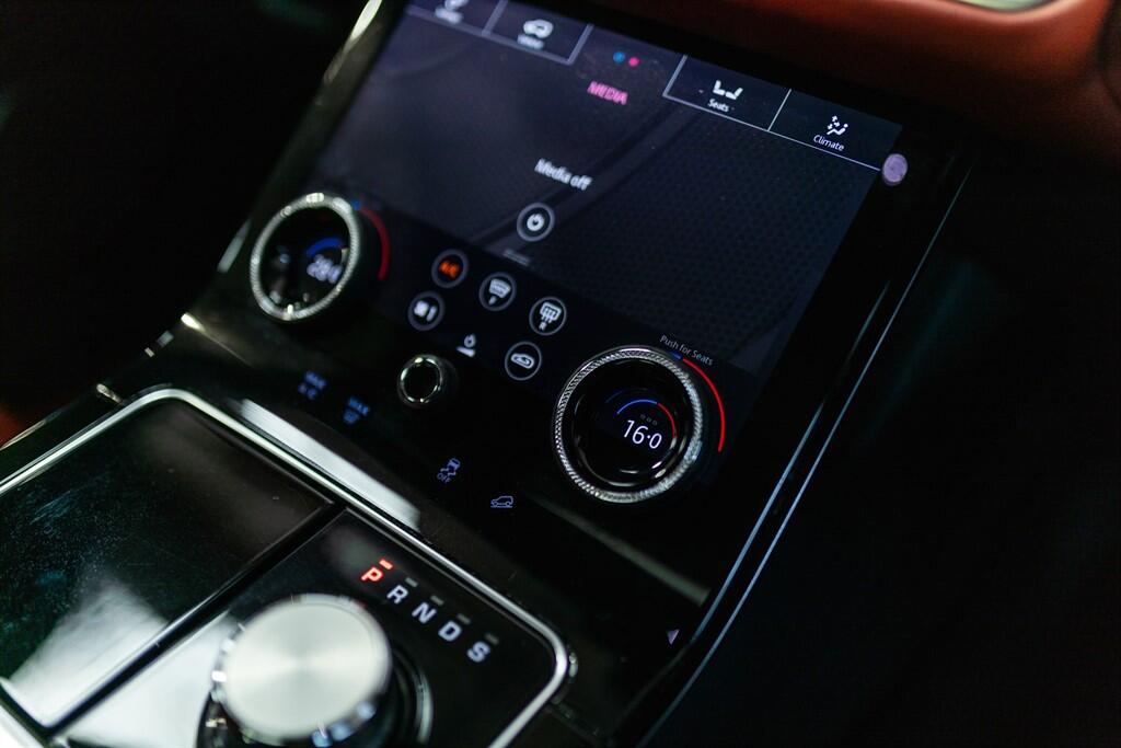 Land Rover Range Rover Velar view 34