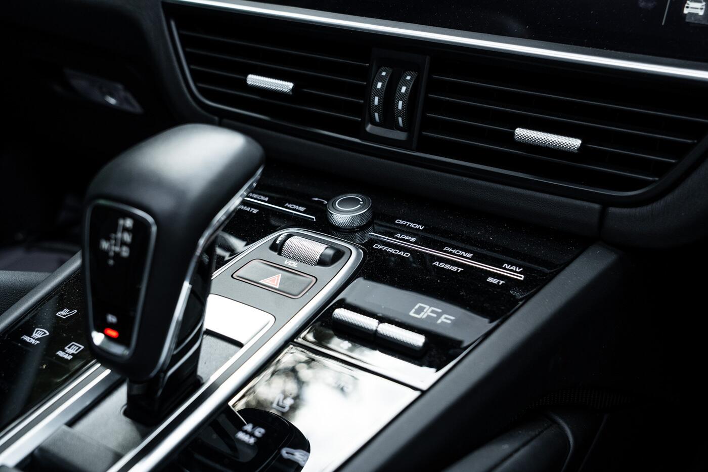Porsche Cayenne view 36